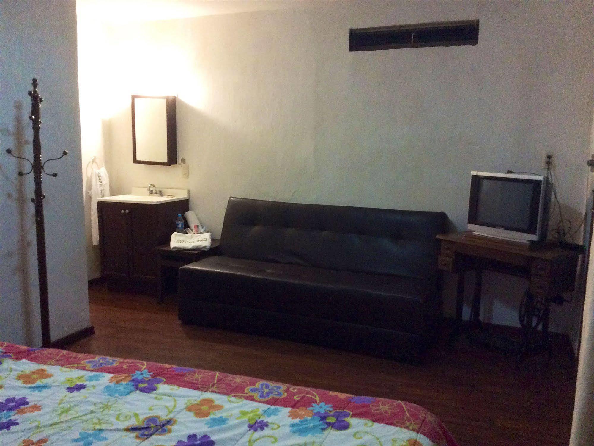 Hotel Brazil Guadalajara Esterno foto